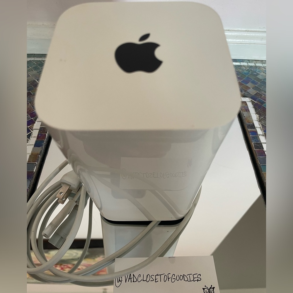 Apple AirPort Extreme Router - Picture 2 of 8